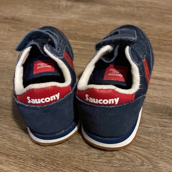 Size 8W Saucony sneakers.  Only worn a few times. - Picture 3 of 6